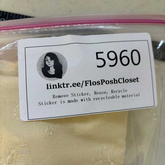 Talbots Yellow Embroidered T-Shirt Size Large Casual Minimalist Streetwear - Picture 12 of 12